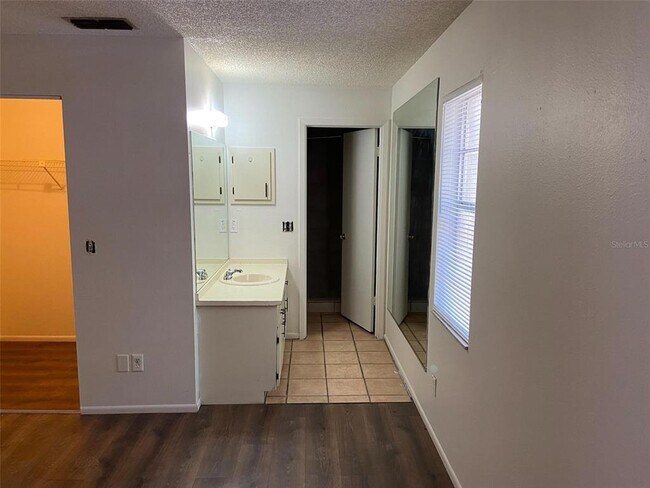 Building Photo - 3149 Huron Ave