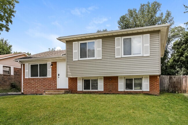 Building Photo - 1335 Birch Dr