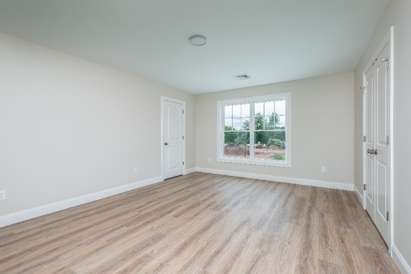 Building Photo - 8 Edgewater Cir