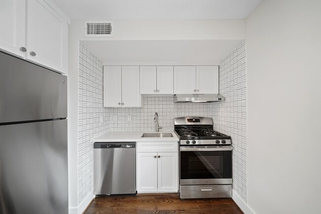 Building Photo - 520 Lovett Blvd