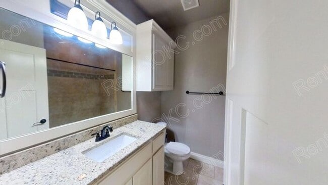 Building Photo - Super 4 bed 2 bath on the Southwest side.