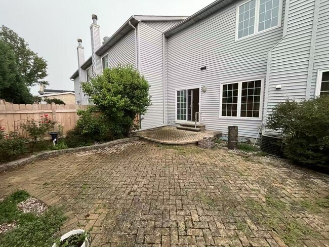 Building Photo - 8641 N Shermer Rd