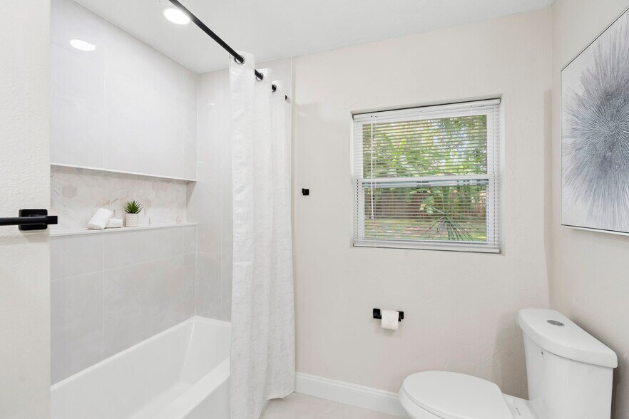 Building Photo - 505 Lake Shore Dr