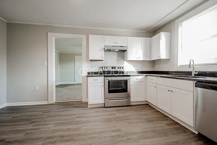 Building Photo - 309 H St