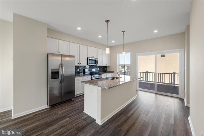 Building Photo - 403 18th Ave