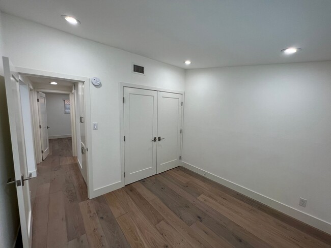 Building Photo - Pierpont Beach House for Lease!