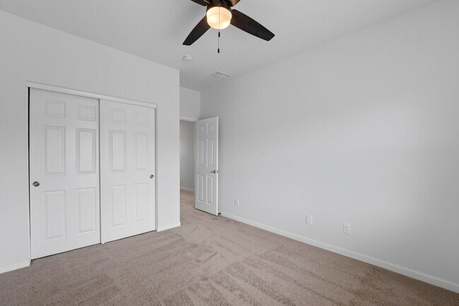 Building Photo - 16054 W Shangri La Rd