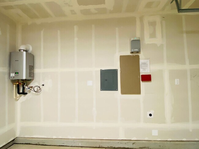 Building Photo - $2,350 Raleigh Dr, 3 Bed, Gated Community, Solar & HOA Pool, Clinton & Armstrong