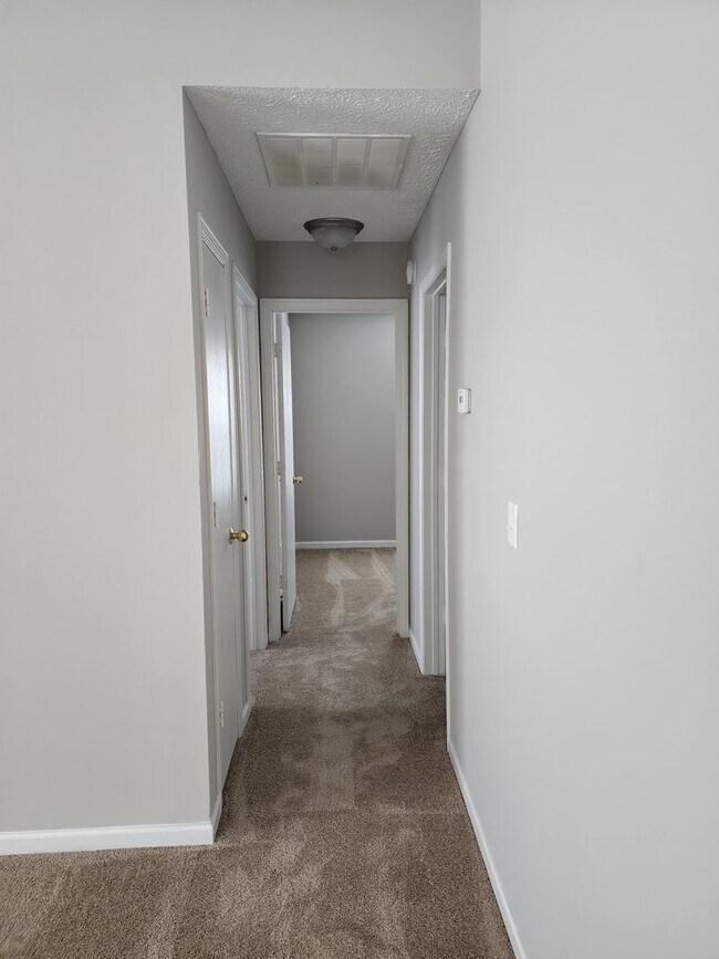 Building Photo - Three Bedroom Two Bath Home in Deerfield Farms Dayton, Indiana