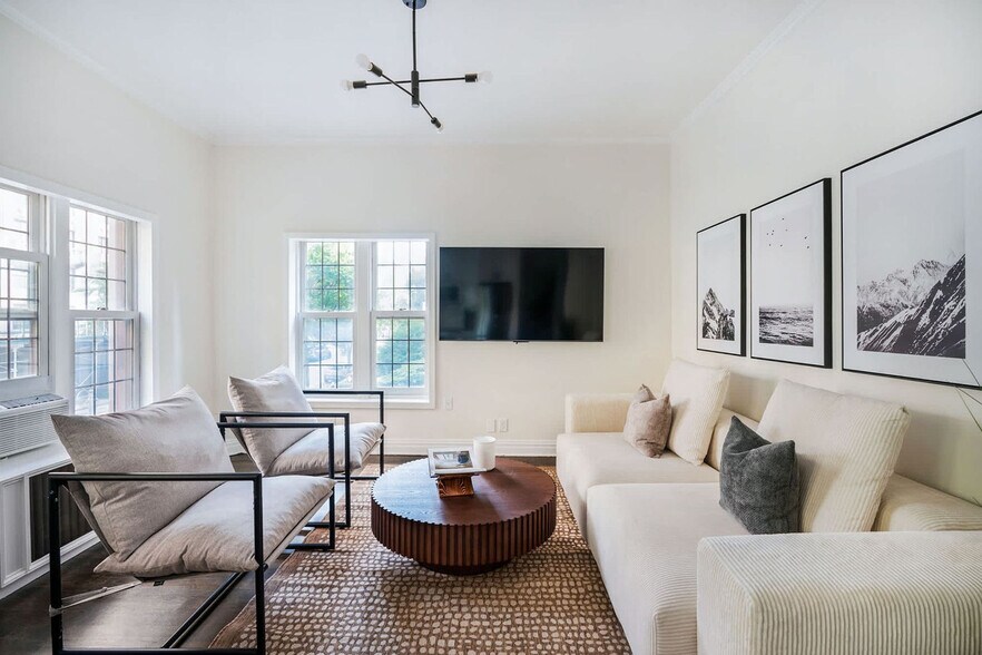 Building Photo - 10 5th Ave