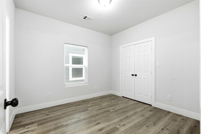 Building Photo - 6916 Tommye St