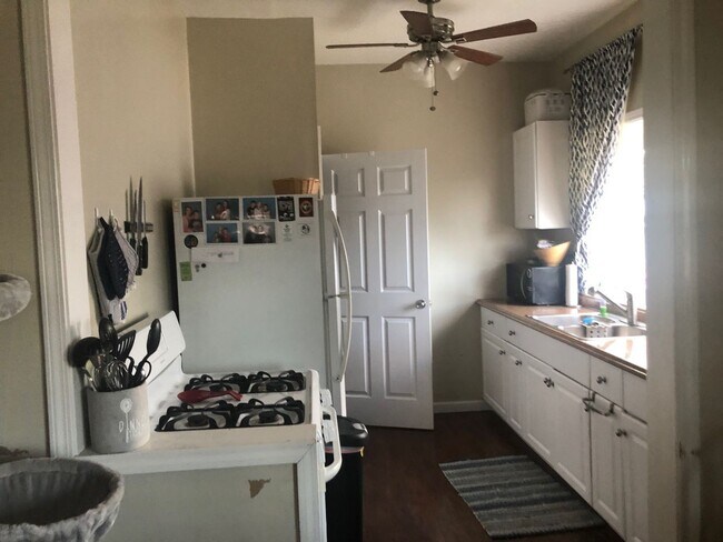 Building Photo - 2 Bedroom home with garage in Mayfield Hts!