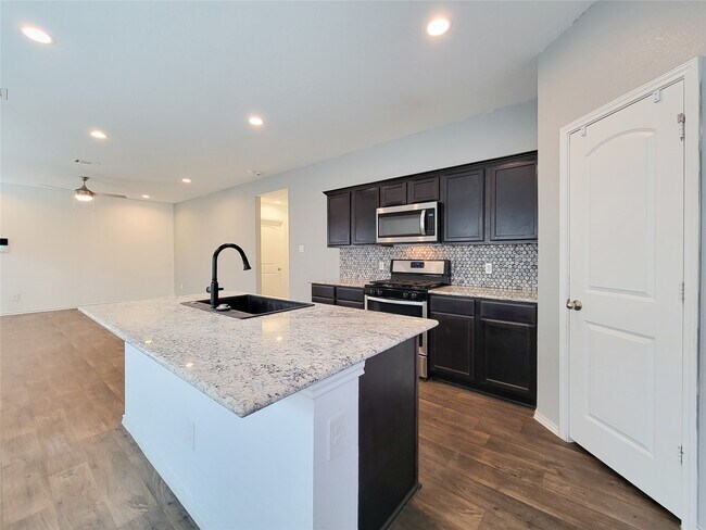 Building Photo - 14741 Hazel Br Dr