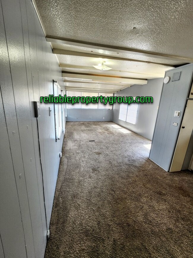 Building Photo - New Listing in Fort Wayne
