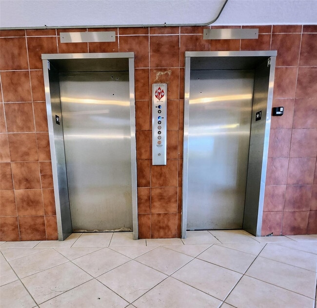 Building Photo - 9001 SW 77th Ave