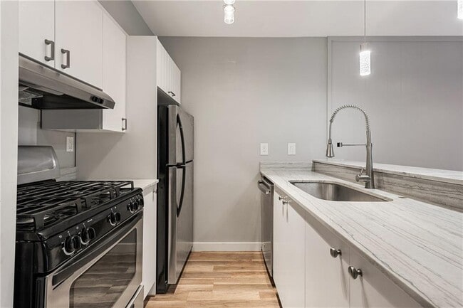 Building Photo - 3431 N Hills Dr