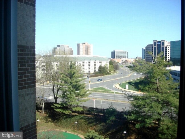 Building Photo - 8340 Greensboro Dr