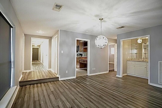 Building Photo - 16 Golf Vw Mnr