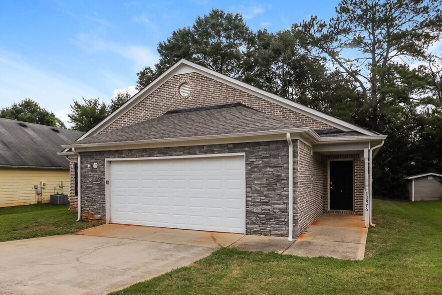 Building Photo - 10976 Big Sky Dr