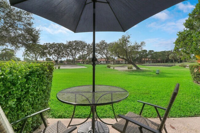 Building Photo - 820 Club Dr