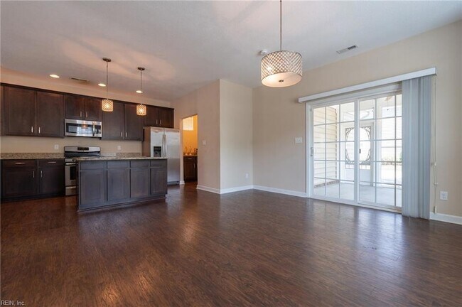 Building Photo - 302 Milton Ct