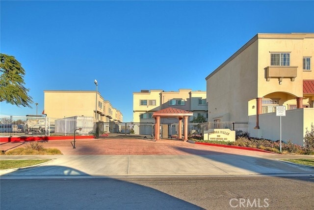 Building Photo - 900 S Dwight Ave