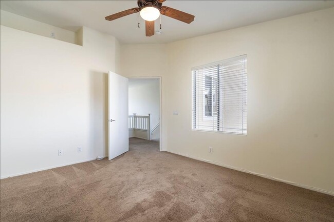 Building Photo - SHARP! 2 Master Suites Townhome in the hea...