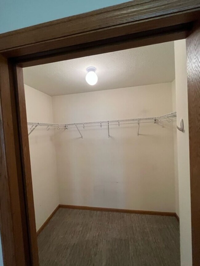 Building Photo - 330