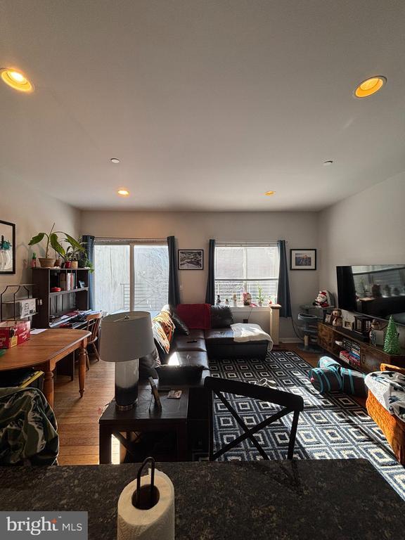 Building Photo - 3862 Lancaster Ave