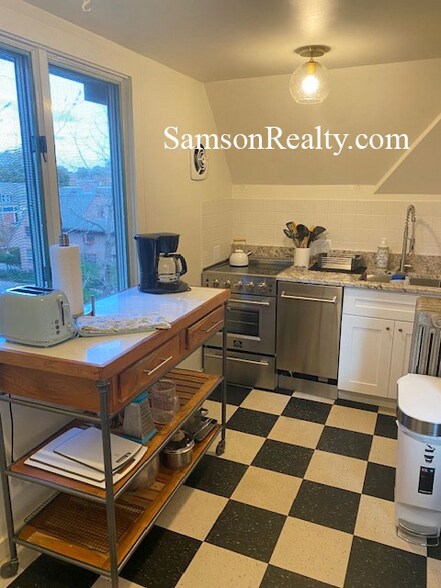 Building Photo - 38 Keene St