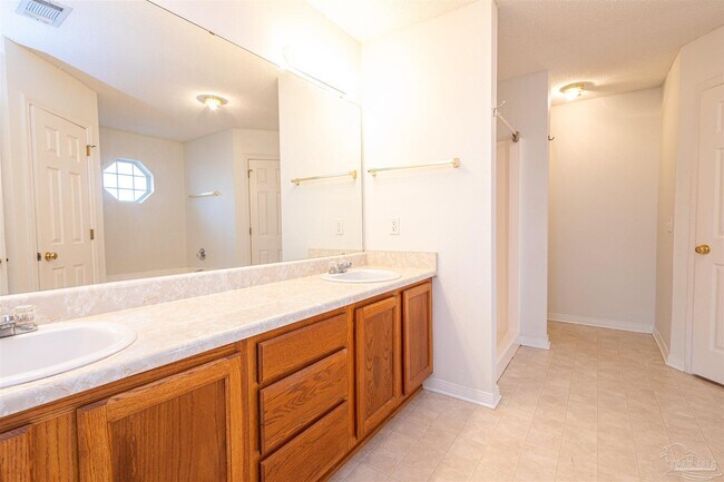 Building Photo - 10719 Crosscut Dr