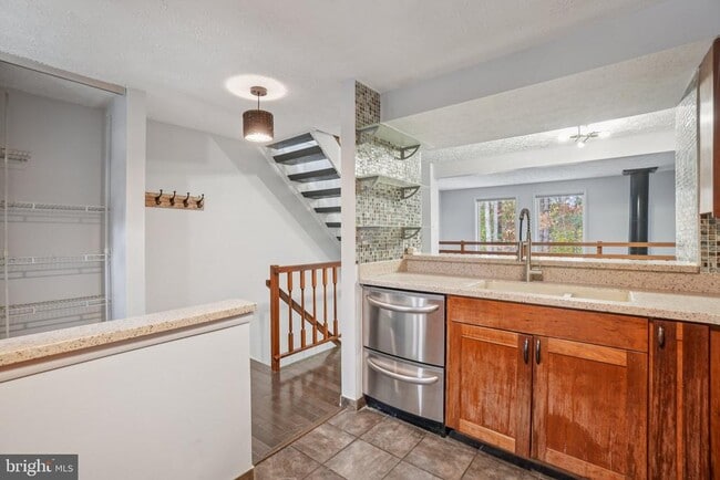 Building Photo - 8474 Sugar Creek Ln