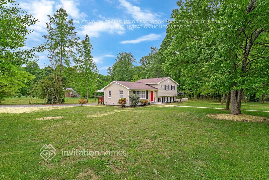 Building Photo - 1940 Wildwood Dr