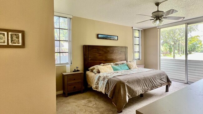 Building Photo - 4017 N Cypress Dr