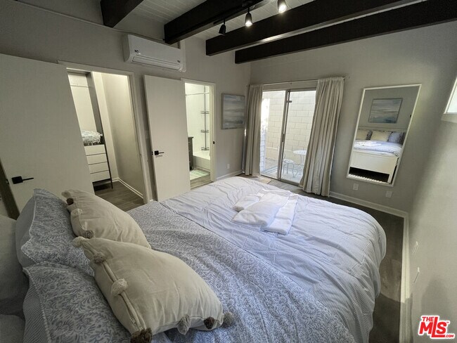 Building Photo - 2128 N Beverly Glen Blvd