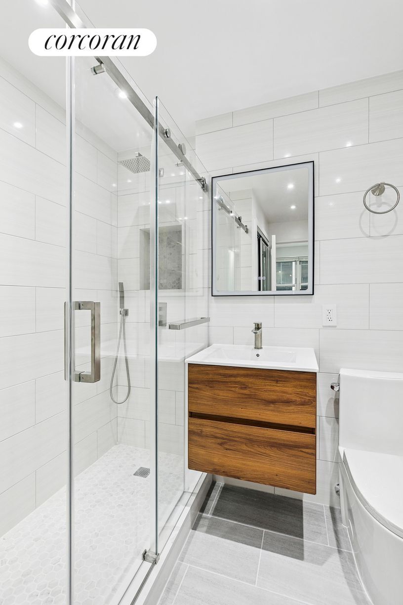 Building Photo - 77 W 55th St