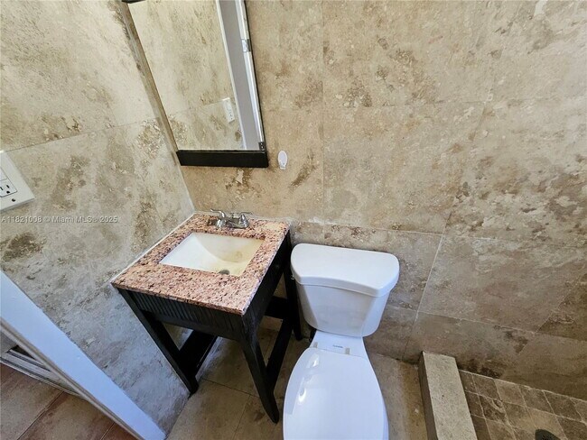 Building Photo - 118 NW 8th Ave