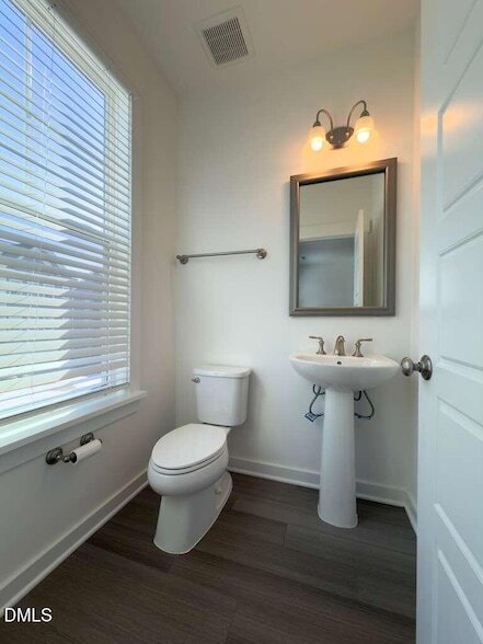 Building Photo - 1802 Stroup St