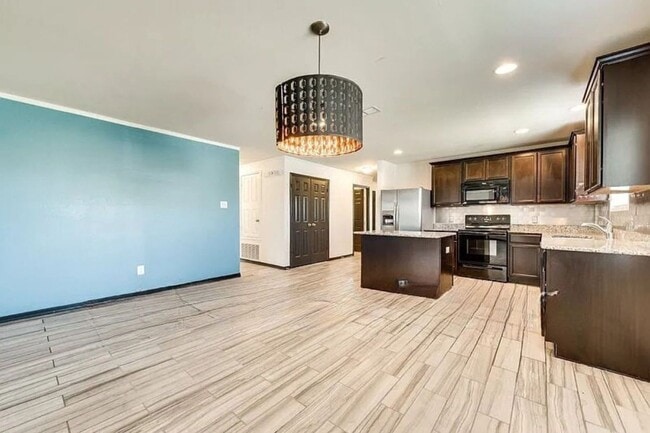 Building Photo - 1601 Megan Creek Dr