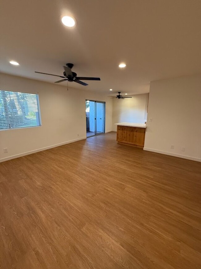 Building Photo - Completely Remodeled 2 bedroom condo in Tu...