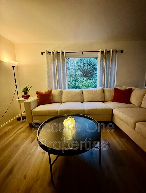 Building Photo - 491 Serento Cir