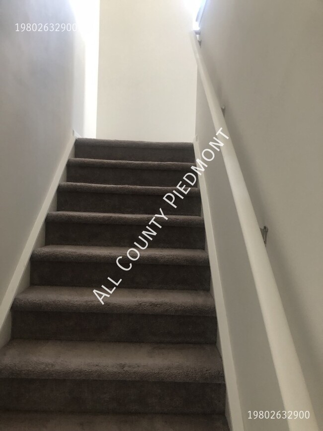 Building Photo - 1144 Streamside Ln