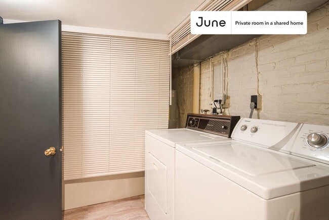 Building Photo - Room in Shared 5 bed/2 bath home in Columbia Heights