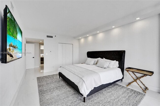 Building Photo - 20281 E Country Club Dr