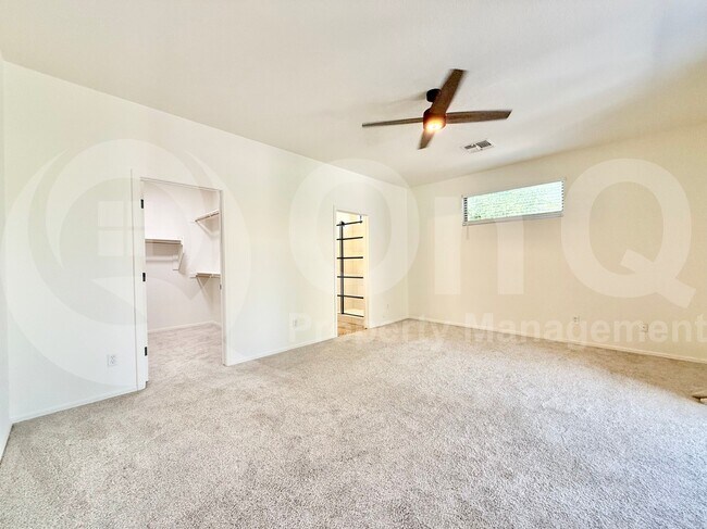 Building Photo - 9414 W Ross Ave