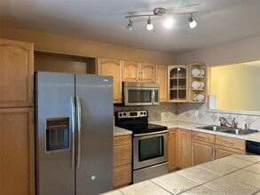 Building Photo - 310 Racquet Club Rd