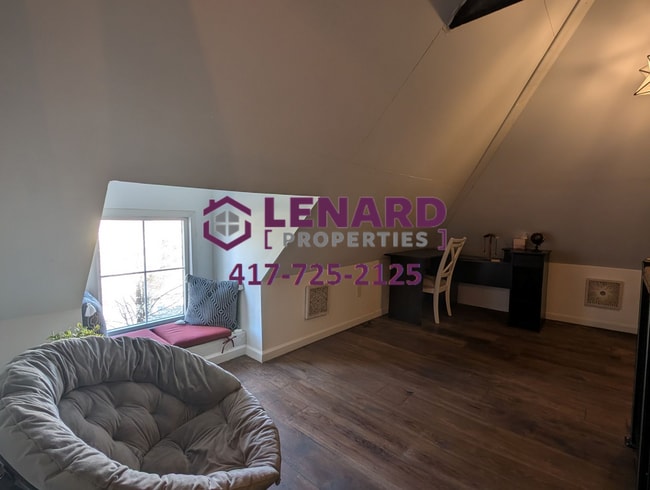 Building Photo - Beautiful And Spacious 3 Bedroom Home!