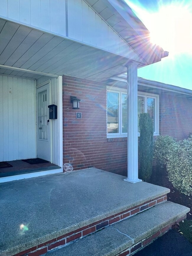 Building Photo - Soprano Duplex