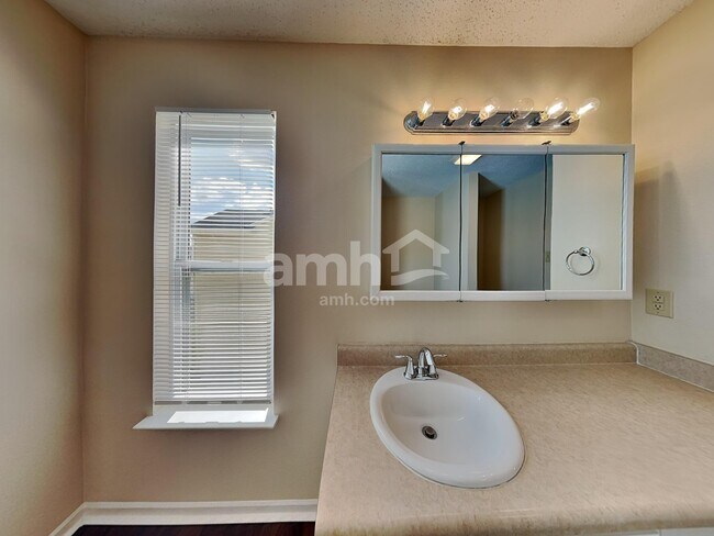 Building Photo - 10350 Lee Stewart Ln