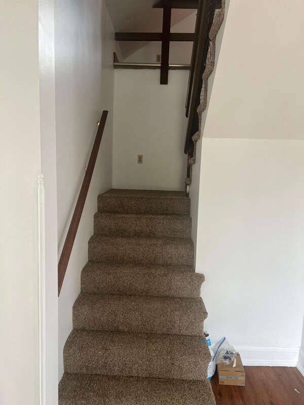 Building Photo - 210 E Main St